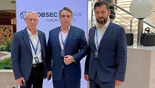 ГОЛЯМ СМЯХ с Киро, Кокорчо и Академика: Тримата глупаци на конференция