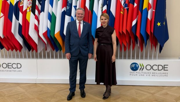 Министър Велислава Петрова проведе среща с генералния секретар на ОИСР Матиас Корман 