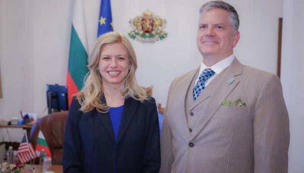 Михаела Доцова разговаря с временно управляващия посолството на САЩ в София Х. Мартин Макдауъл (СНИМКИ)