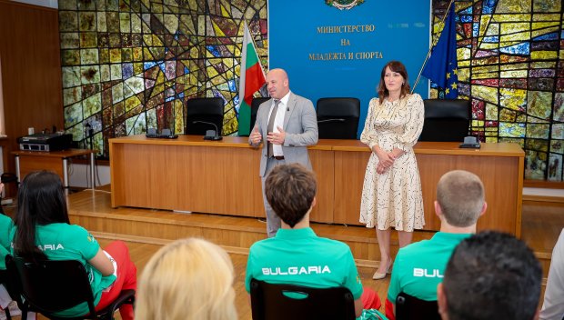 Министър Енчо Керязов награди медалистите от европейските първенства по спортна стрелба (СНИМКИ)