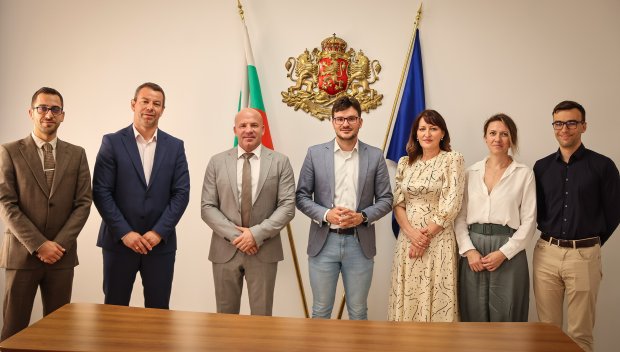 Министър Енчо Керязов проведе среща с ръководството на Националния младежки форум (СНИМКИ)