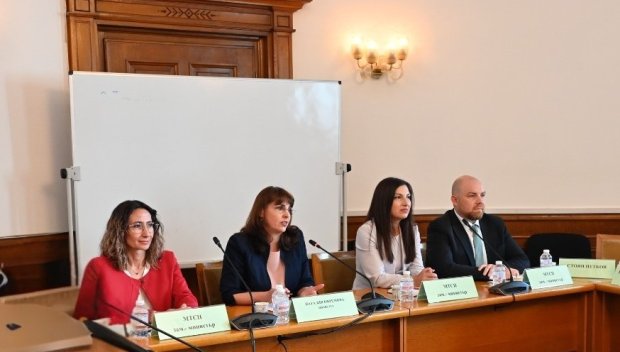 Министър Ефремова: Демографията, подкрепата за семействата и модернизацията на пазара на труда са сред приоритетите ни 