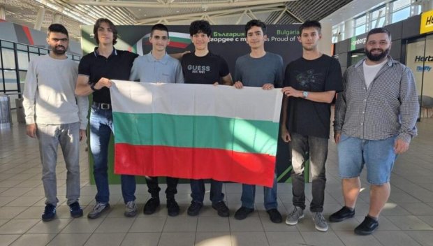 Гордост: Български ученици спечелиха четири медала от Европейската олимпиада по физика в Швеция