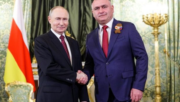 Президентът на Южна Осетия подаде оставка. Стана съветник на Путин