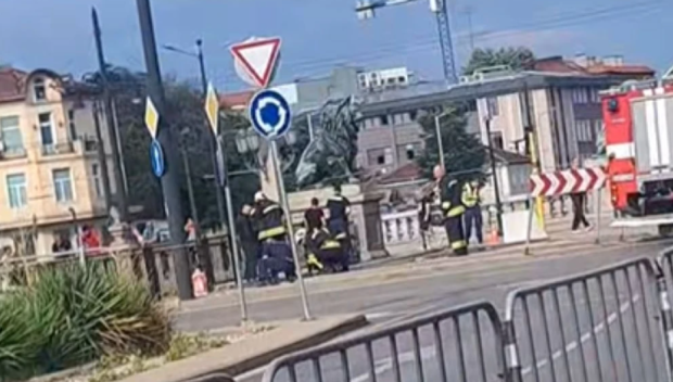 Бутнаха мъж от Лъвов мост в София