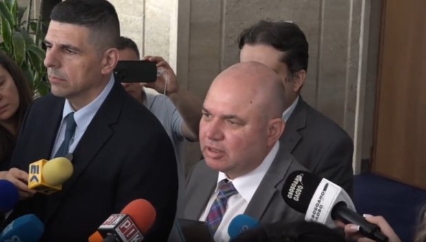 ПАК СЕ ПОЧНА С ПАНАИРИТЕ: ДБ иска правителството да изтегли бюджета - Мирчев, Божо и компания май се уплашиха да правят протести