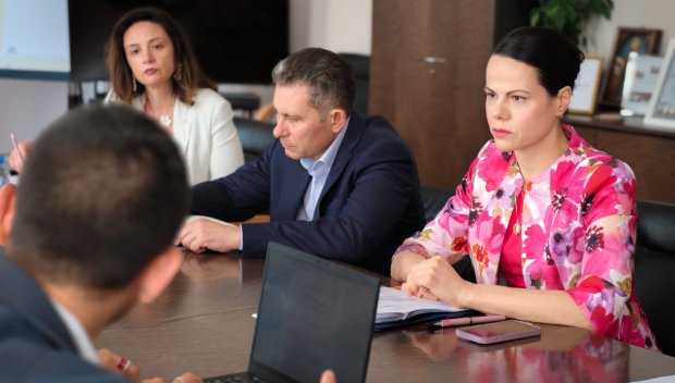 Министър Ивкова: Ако искаме стабилно здравеопазване, трябва да задържим младите кадри с реални решения