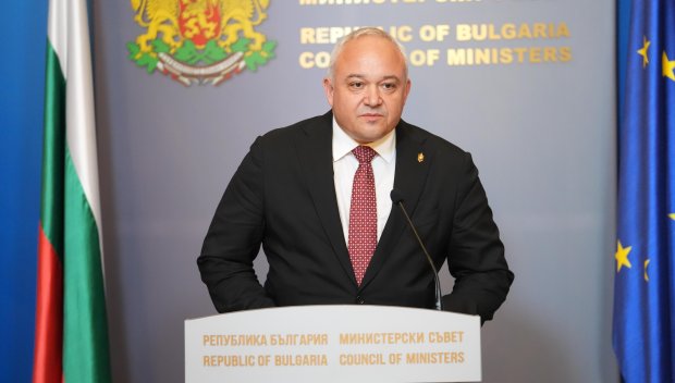 Политически оксиморон или как подсъдим министър се прави на стожер на законността