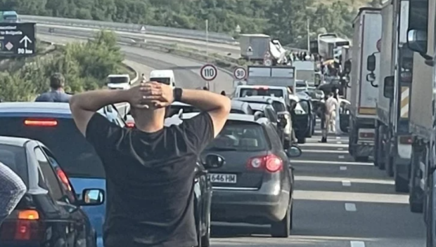 Пътен екшън на Струма, всички са в тапата