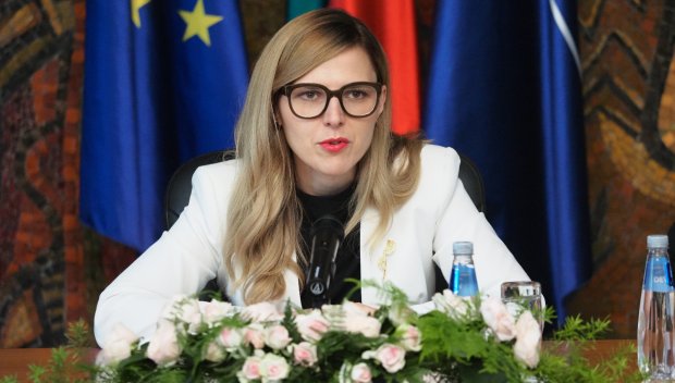 Министър Велислава Петрова беше домакин на тържествено събитие по повод Международния ден на жените в дипломацията (СНИМКИ)