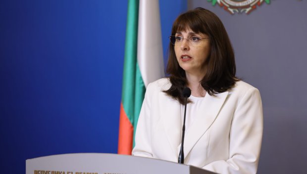 Министър Ефремова: Доходите на 163 000 души ще се увеличат с ръста на социалната пенсия от 1 юли