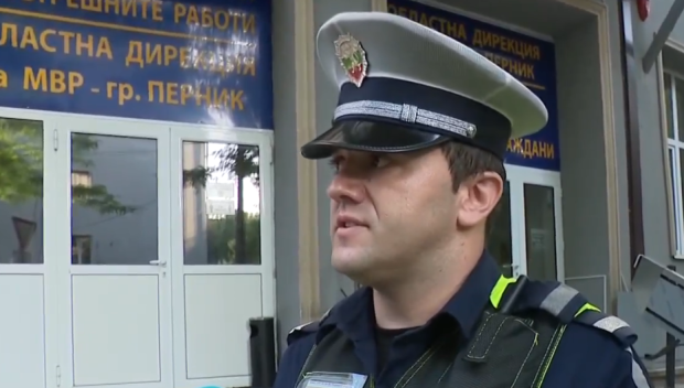 НЕ ЗНАМ КАК ГО НАПРАВИ: Полицаи разказаха как 12-годишното момиче спаси майка си на магистрала Струма