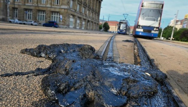 Жегата деформирала релсите по булeвард България, започва спешен ремонт