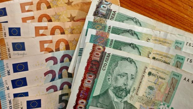 Край на задължителния безплатен обмен на левове в банките и пощите