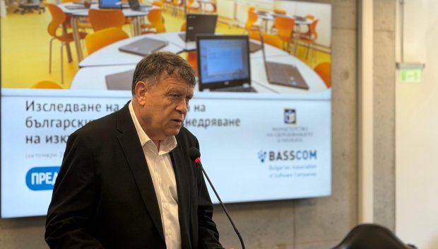 Министър Вълчев иска контрол, но и доверие между училището и семейството