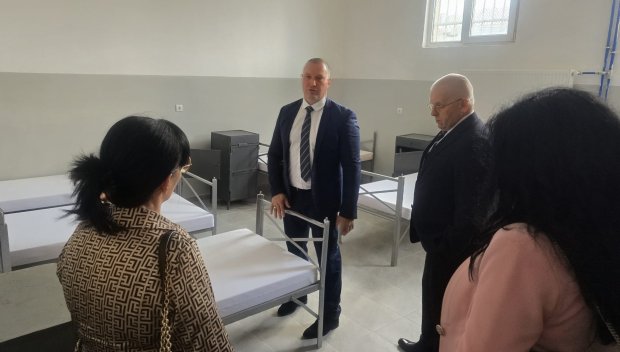 Властта влезе на инспекция в реновирания затвор на Пловдив (СНИМКИ)