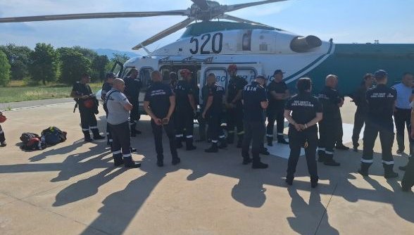 Пожарникари и хеликоптер тренираха на 2200 метра надморска височина