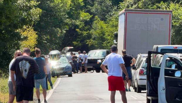 ТЕЖЪК УДАР: Катастрофа затвори пътя Варна-Бургас, опашката е километрична