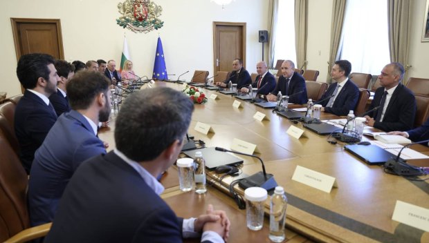 Премиерът Румен Радев се срещна с делегация на футболен клуб Барселона