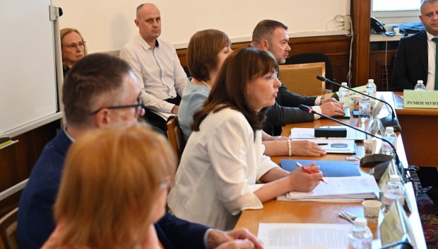 Министър Ефремова: Над 315 млн. евро повече за социална подкрепа са предвидени в проекта на Бюджет 2026