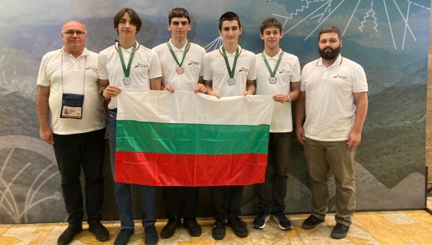 Български ученици спечелиха пет медала от Международната олимпиада по физика в Колумбия