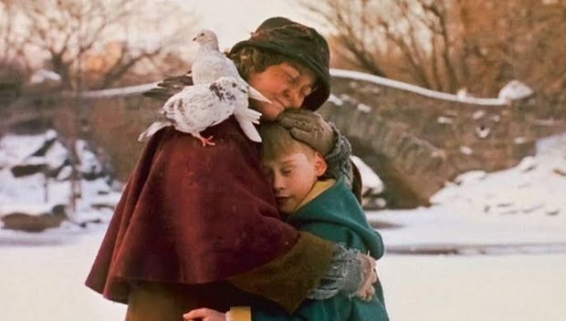 Почина жената с гълъбите от Сам вкъщи 2