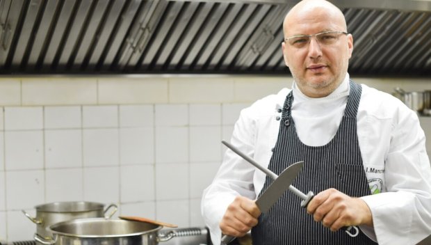 САМО В ПИК И РЕТРО: Шеф Манчев вдига скандали от сутринта (ПАПАРАШКИ СНИМКИ)