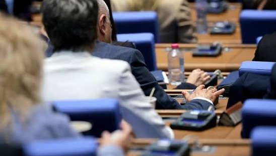 КРАЙ НА ВАКАНЦИЯТА: Депутатите се връщат на работа