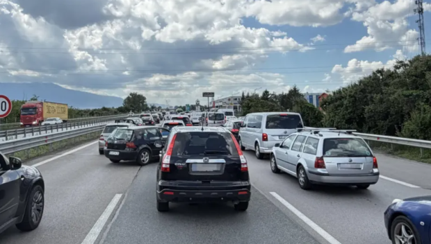 Катастрофа блокира пътя Варна-Бургас, тапата е умопомрачителна