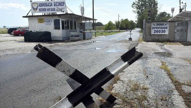 ОТ ПОСЛЕДНИТЕ МИНУТИ! Кацна първият от очакваните 8 американски самолета в Безмер