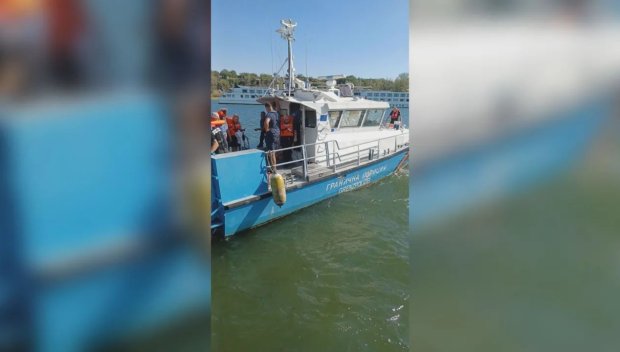 Рекордно ниски нива на Дунав блокират корабоплаването, круизен кораб заседна