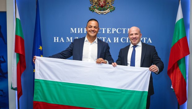 Министър Енчо Керязов пожела успех на Цанко Цанков преди опита му да преплува Ламанша (СНИМКИ)