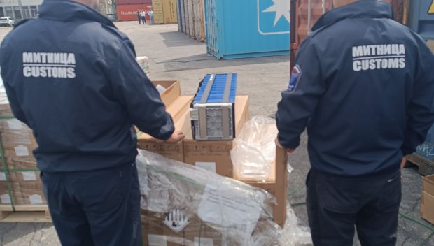 Митничарите задържаха стоки за над 2 млн.щ.д. във връзка с румънско разследване (СНИМКИ)
