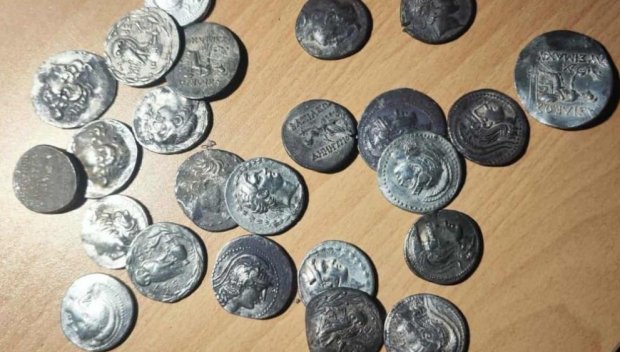 Старинни монети, артефакти и 8 металдетектора иззеха при акция в Силистра
