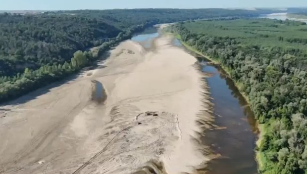 СТАВА ВСЕ ПО-КРИТИЧНО: Фериботът в Оряхово е в паяжини, водата под него е 50 см