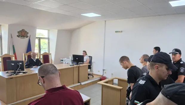 700 евро гаранция за младежите от Пловдив, обвинени в побой над непалци