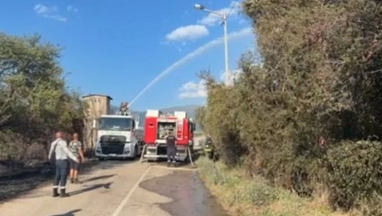 Пожарът в благоевградското село Дъбрава е овладян, засегнати са шест къщи
