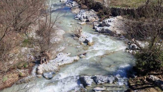 Отпадни води от мандра замърсиха водите на река Давидковска