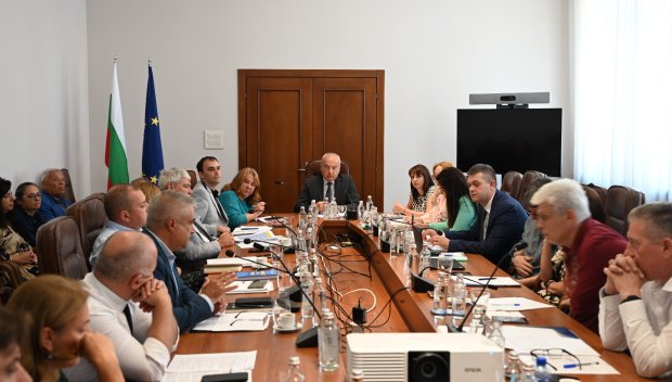 Правителството и социалните партньори определиха критерии за адекватност на минималната работна заплата