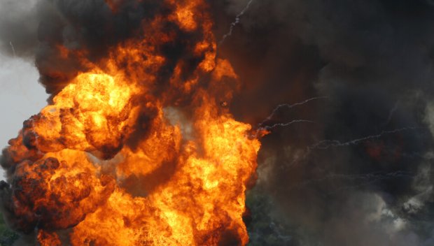 Евакуираха 5000 души заради експлозия в склад за боеприпаси в Азербайджан (ВИДЕО)