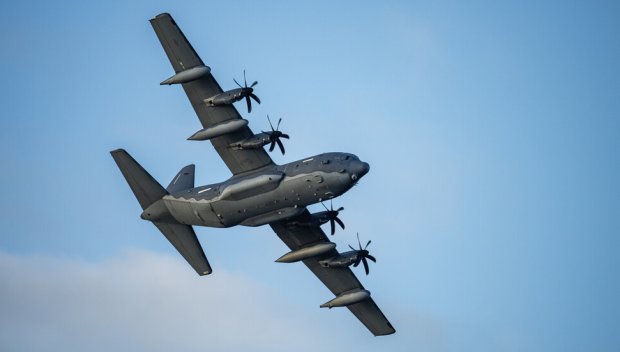 Два големи американски военни самолета са на летище „Васил Левски“, какъв е отговорът на военното министерство