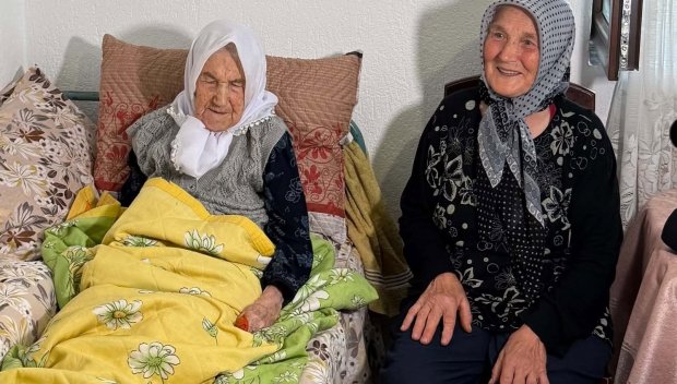 109-годишната баба Есма е най-възрастната жена в България, радва се на 15 внуци и 9 правнуци
