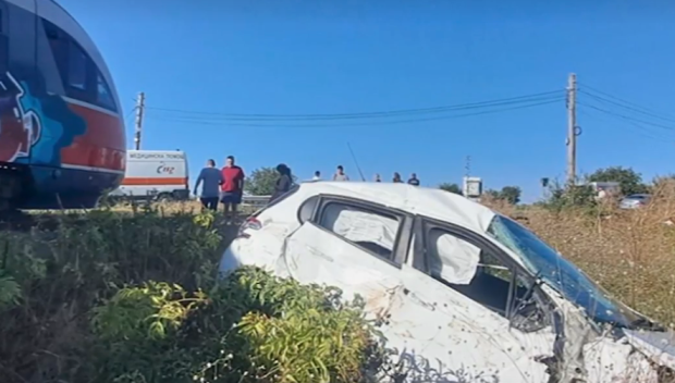 След като шибна колата си във влак - 18-годишната неопитна шофьорка рискувала живота на още трима души