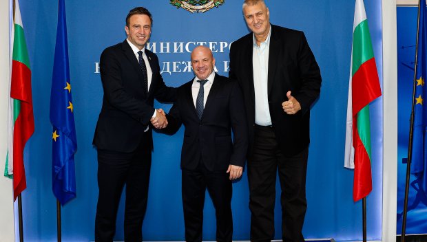Министър Енчо Керязов се срещна с президента на CEV Роко Сикирич