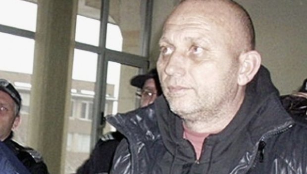 ИСТИНАТА за помилването на Петричкия Ескобар - специална комисия взела решението заради дълъг списък с болести, Йотова само разписала финалния документ