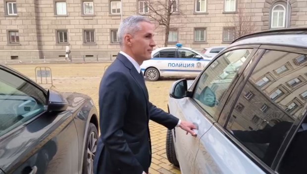 ВЪПРОСЪТ НЯМА ДА ИЗЧЕЗНЕ: Андрей Гюров, бил ли си някога в наркокомуна в Испания - да или не?