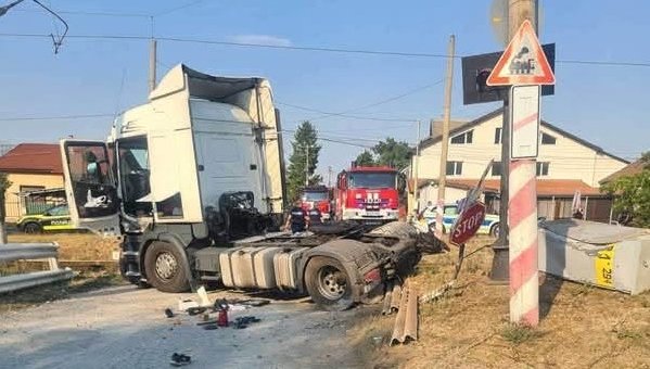 ГРЕШКА В ЧИПА НА ШОФЬОРА: Сигнализацията на жп прелеза във Враца - изправна