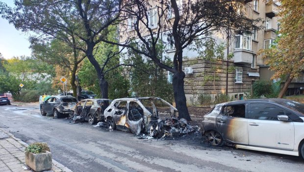 ОГНЕНА НОЩ! 11 автомобила изгоряха в софийските квартали Лагера и Хиподрума