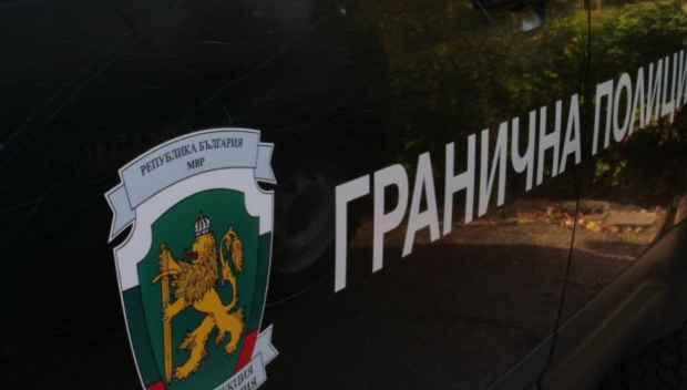Откриха 12 мигранти, скрити в турски камион на ГКПП „Видин“