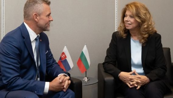 Президентът Йотова разговаря със словашкия си колега Петер Пелегрини